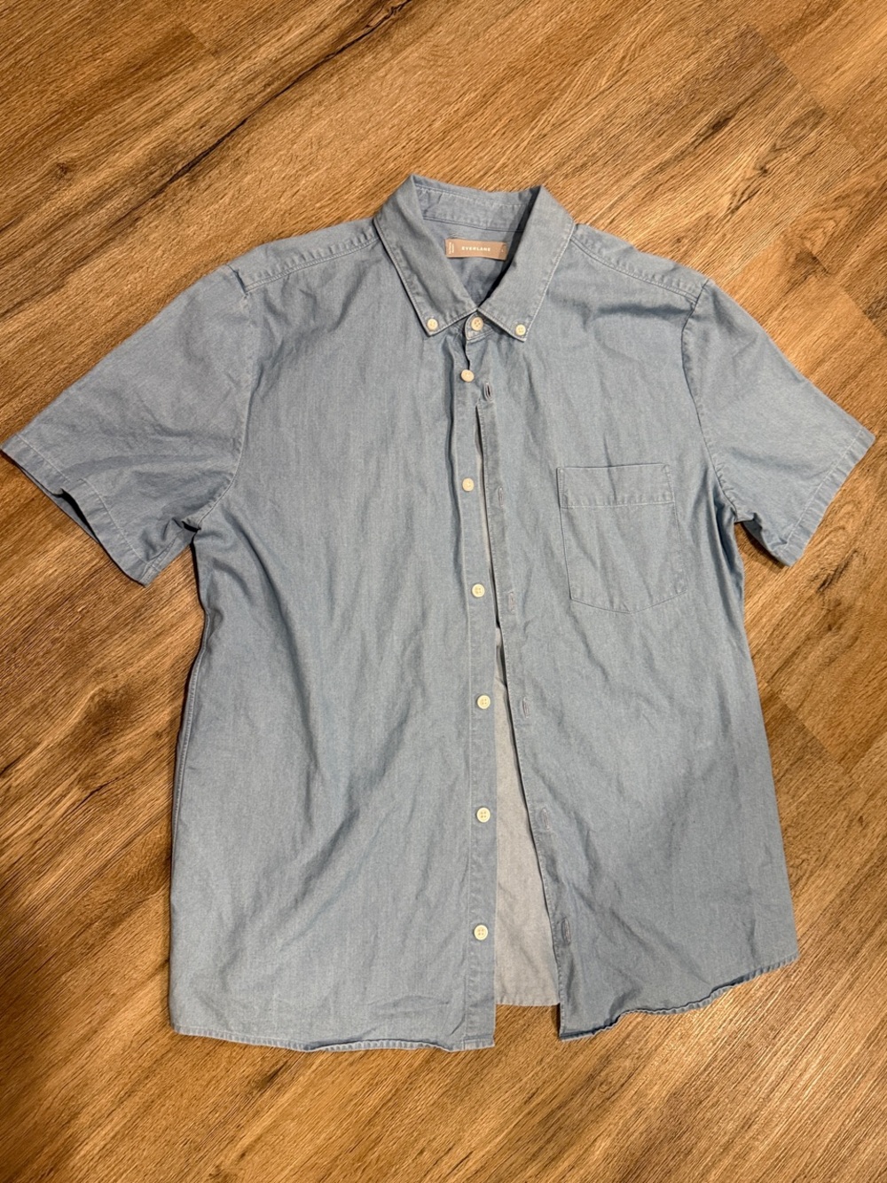 Everlane Men's Light Blue Chambray Denim Shirt-Sleeve Button-Down Shirt